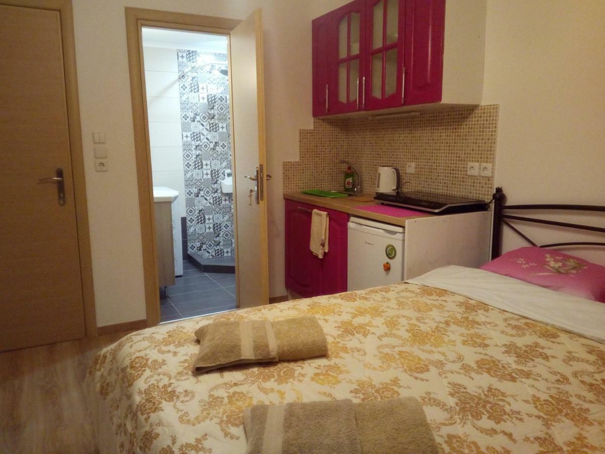Comfortable Inexpensive Apartmets Near Metro Афины Экстерьер фото